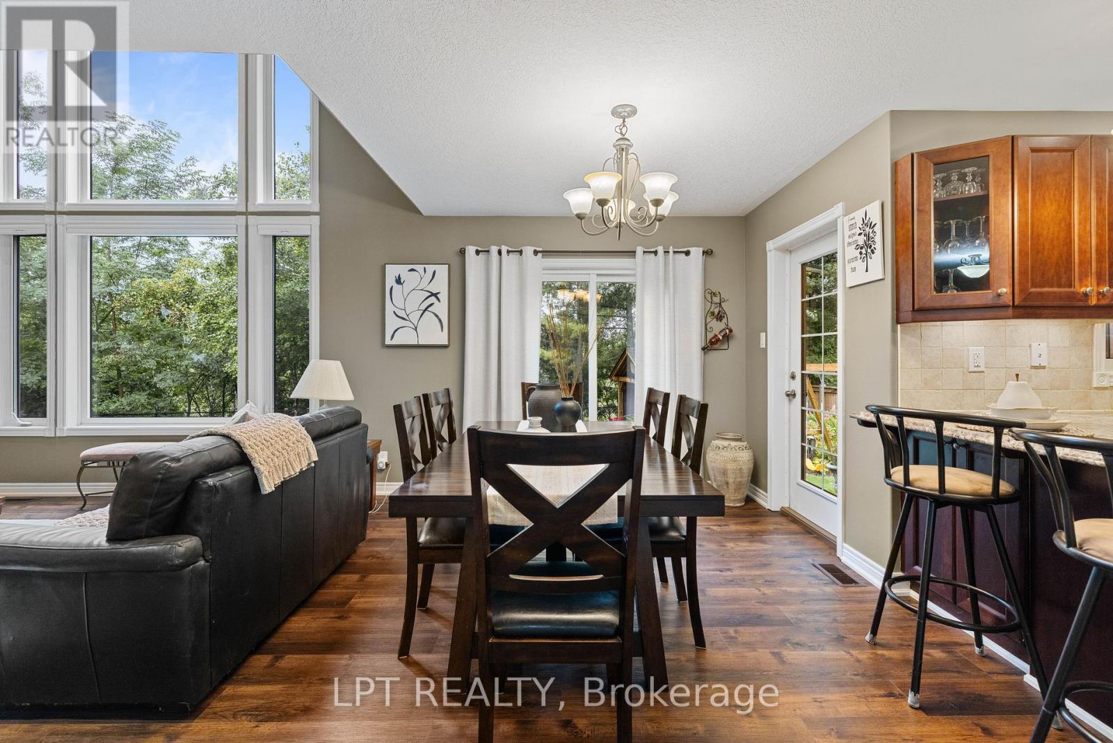 2 Birch Knoll Road, Georgina, Ontario  L0E 1R0 - Photo 11 - N13705454