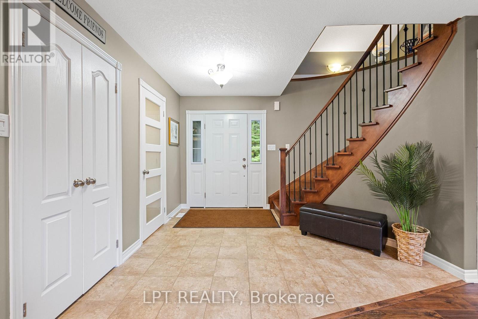 2 Birch Knoll Road, Georgina, Ontario  L0E 1R0 - Photo 9 - N13705454