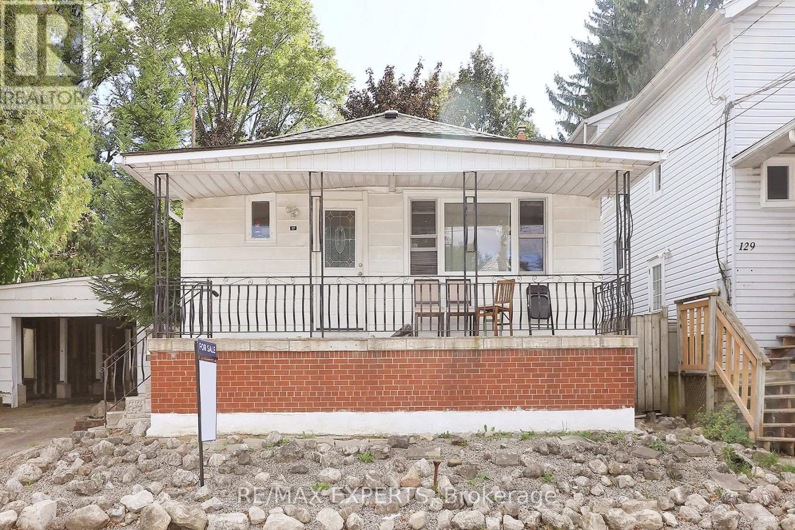 127 WHITNEY AVENUE, Hamilton, Ontario