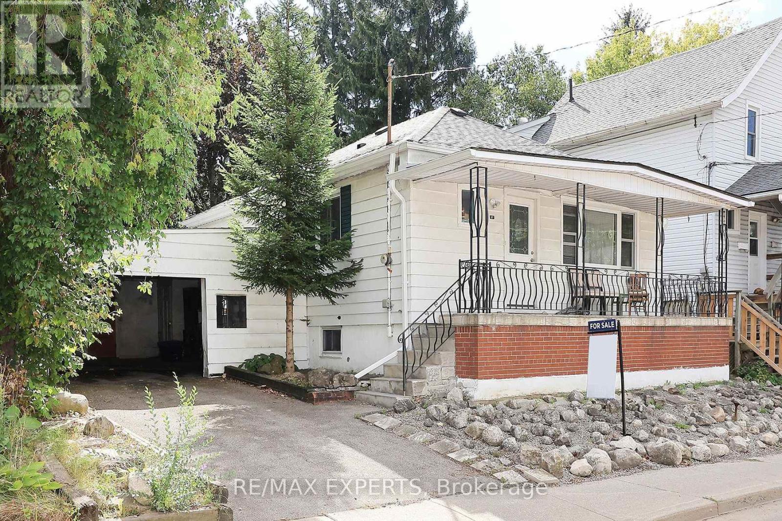 127 Whitney Avenue, Hamilton, Ontario  L8S 2G6 - Photo 2 - X13766644