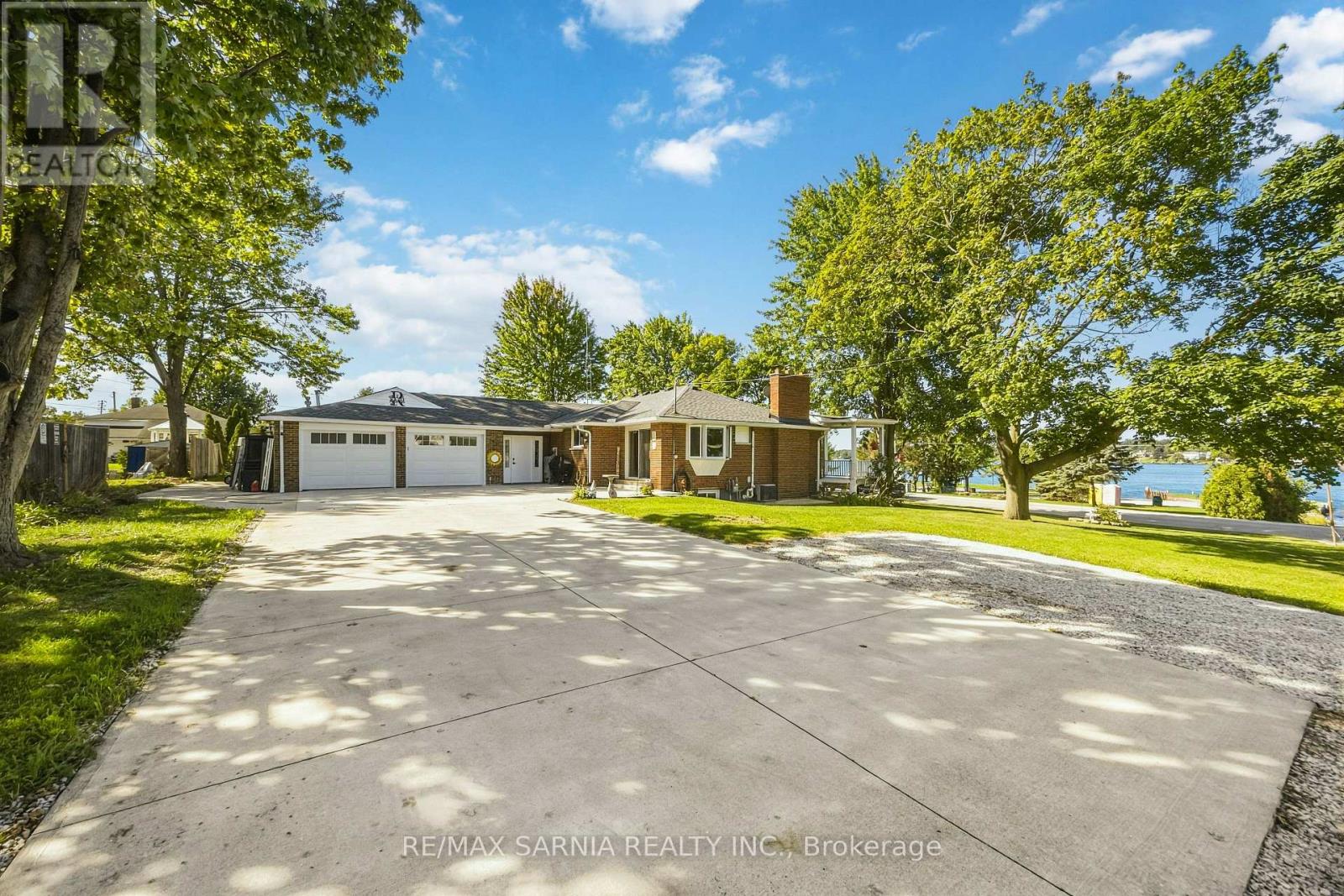 1186 ST. CLAIR PARKWAY St. Clair Ontario Canada N0N1M0 2