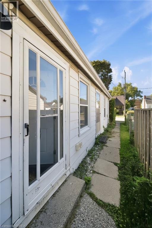 8 Russell Street, Brantford, Ontario  N3R 1Y7 - Photo 12 - 40860323