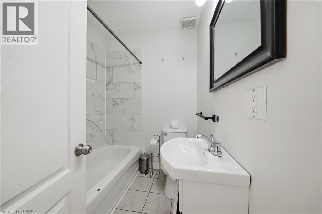 8 Russell Street, Brantford, Ontario  N3R 1Y7 - Photo 16 - 40860323