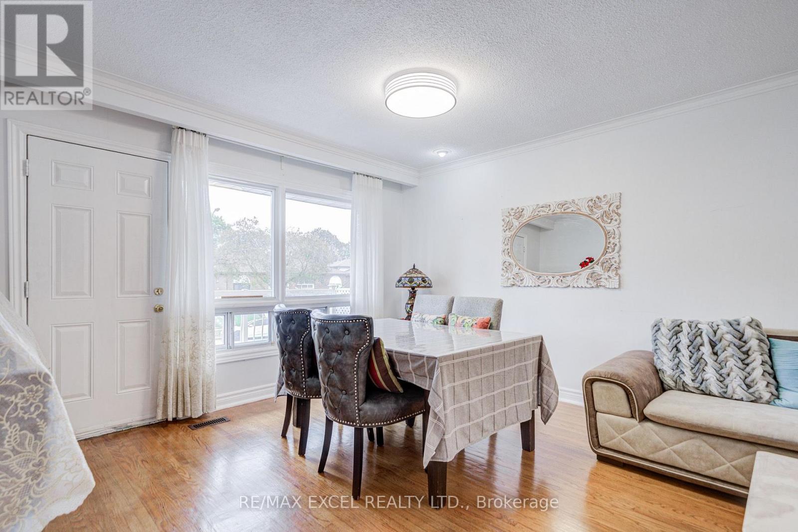 155 Edmonton Drive, Toronto (Pleasant View), Ontario  M2J 3X3 - Photo 6 - C13789680