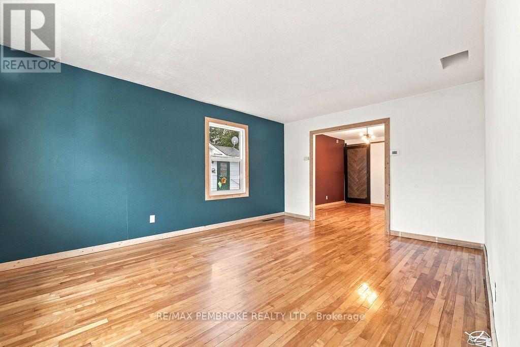 14 Summit Street, Deep River, Ontario  K0J 1P0 - Photo 13 - X13730488