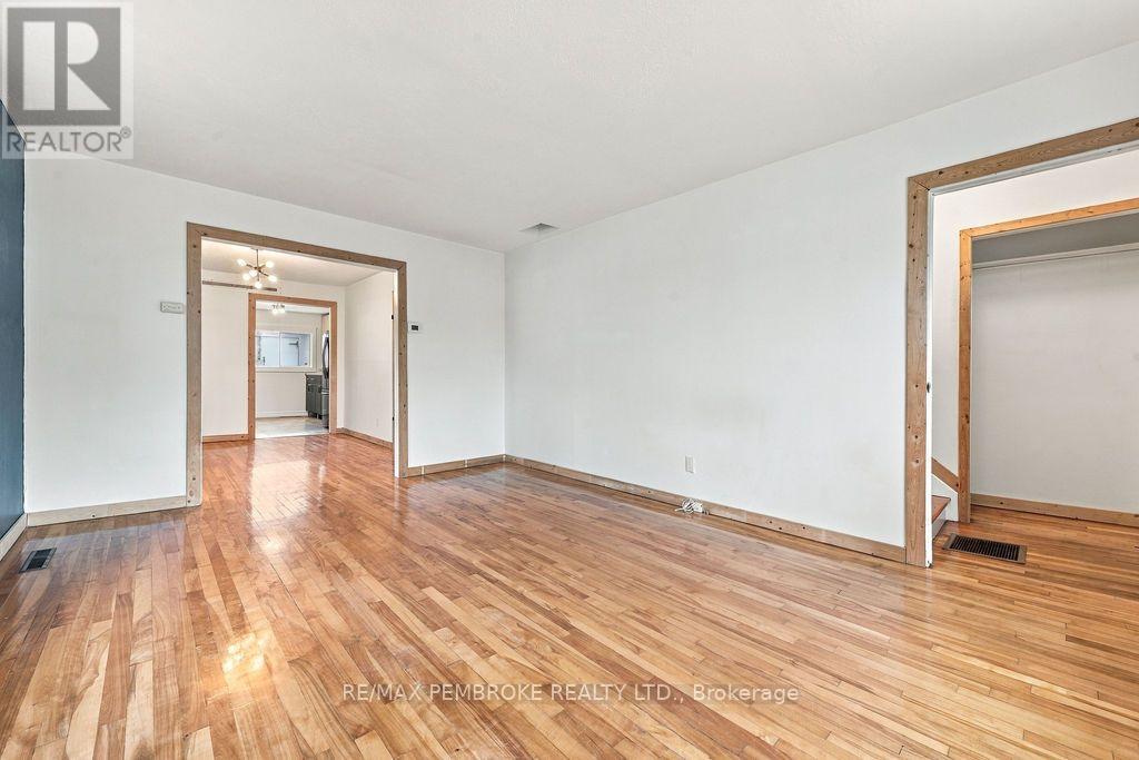 14 Summit Street, Deep River, Ontario  K0J 1P0 - Photo 15 - X13730488