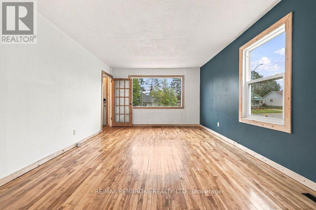 14 Summit Street, Deep River, Ontario  K0J 1P0 - Photo 12 - X13730488