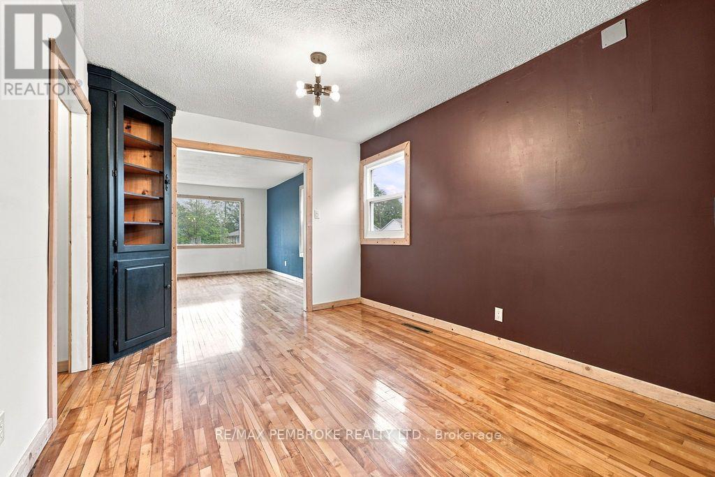 14 Summit Street, Deep River, Ontario  K0J 1P0 - Photo 18 - X13730488