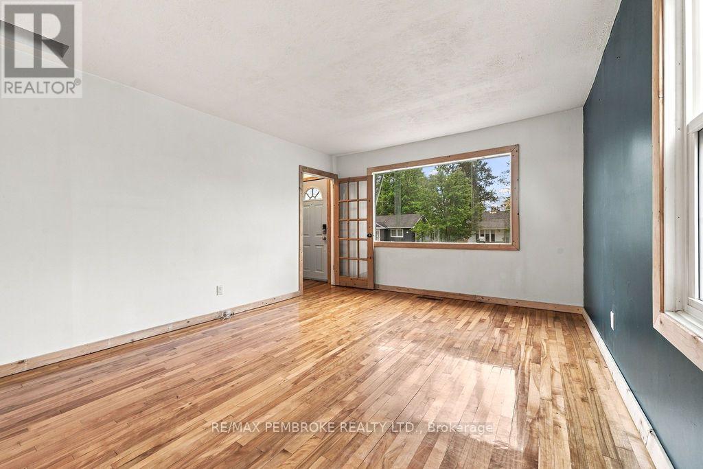 14 Summit Street, Deep River, Ontario  K0J 1P0 - Photo 11 - X13730488
