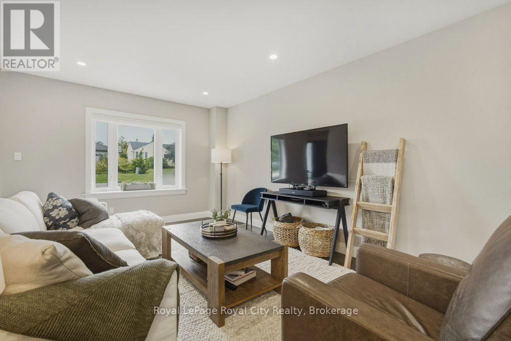 236 Stanley Street, Newmarket (Central Newmarket), Ontario  L3Y 4M9 - Photo 11 - N13789714