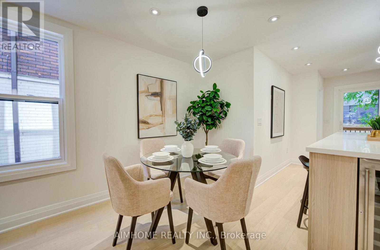 110 Bastedo Avenue, Toronto, Ontario  M4C 3N1 - Photo 11 - E13789740
