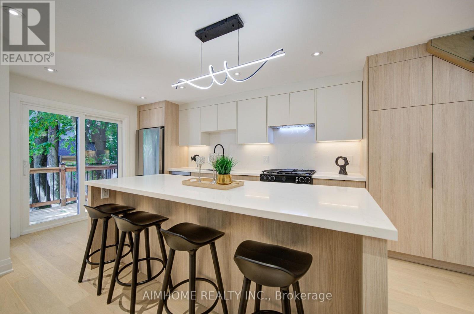 110 Bastedo Avenue, Toronto, Ontario  M4C 3N1 - Photo 18 - E13789740