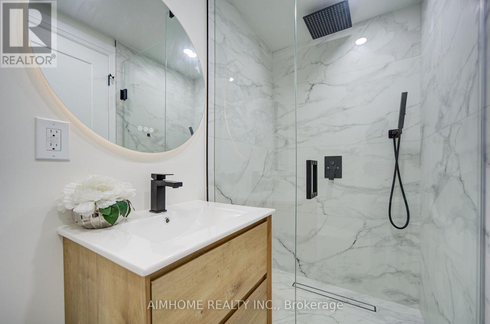 110 Bastedo Avenue, Toronto, Ontario  M4C 3N1 - Photo 21 - E13789740