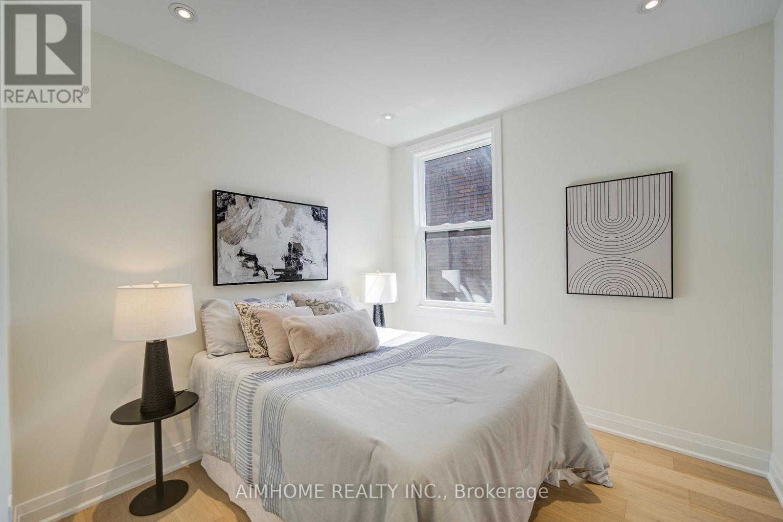 110 Bastedo Avenue, Toronto, Ontario  M4C 3N1 - Photo 22 - E13789740