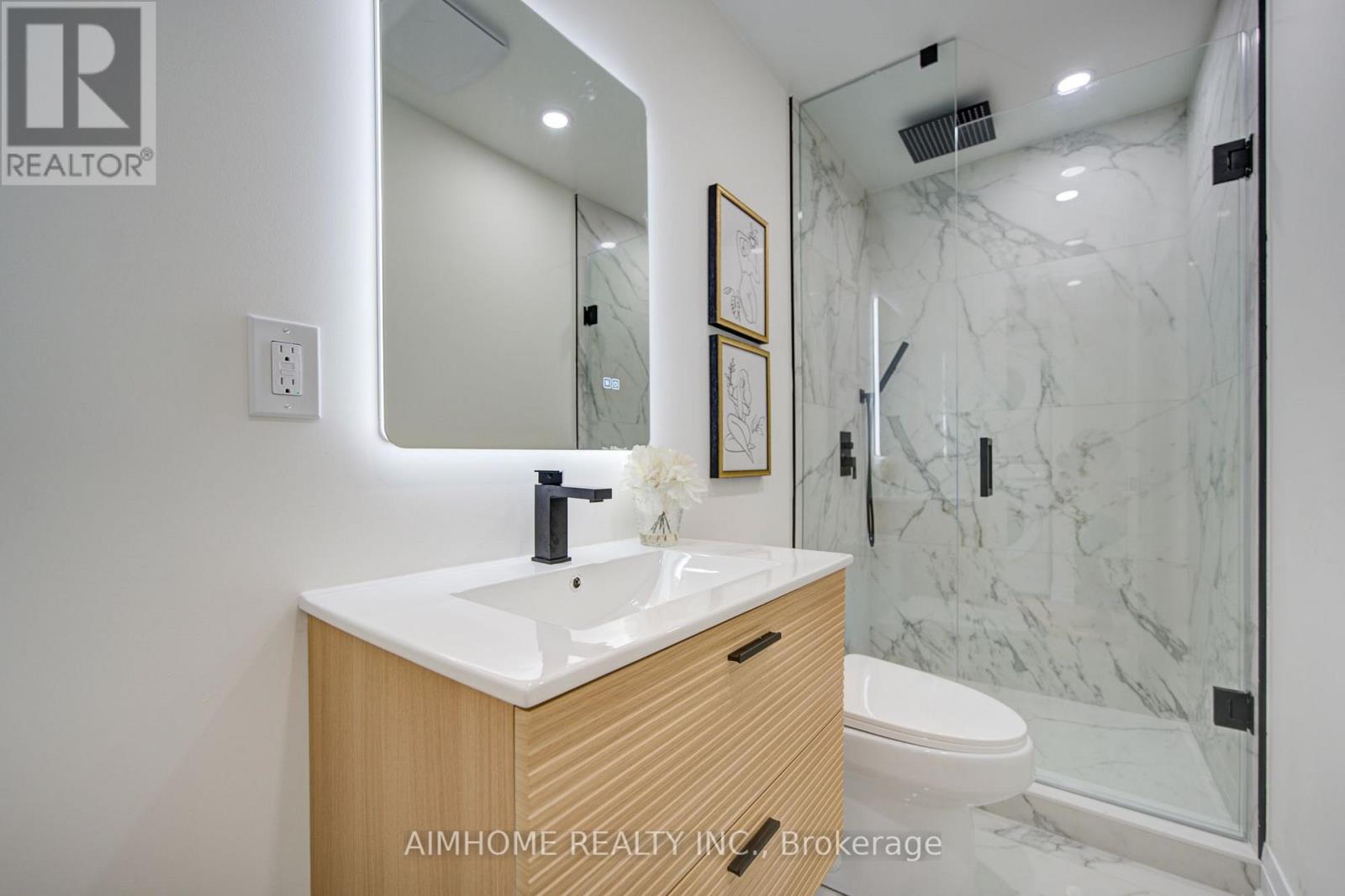 110 Bastedo Avenue, Toronto, Ontario  M4C 3N1 - Photo 23 - E13789740