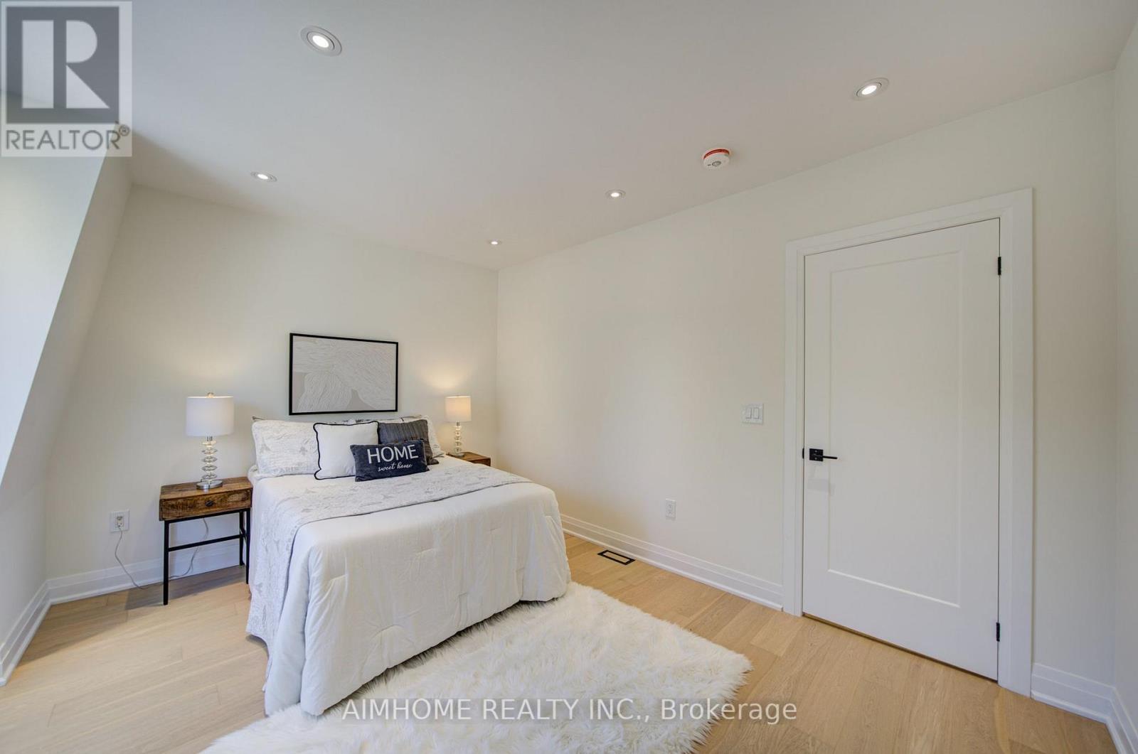 110 Bastedo Avenue, Toronto, Ontario  M4C 3N1 - Photo 26 - E13789740