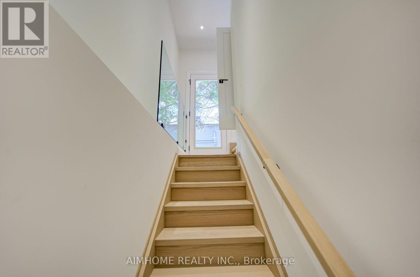 110 Bastedo Avenue, Toronto, Ontario  M4C 3N1 - Photo 28 - E13789740