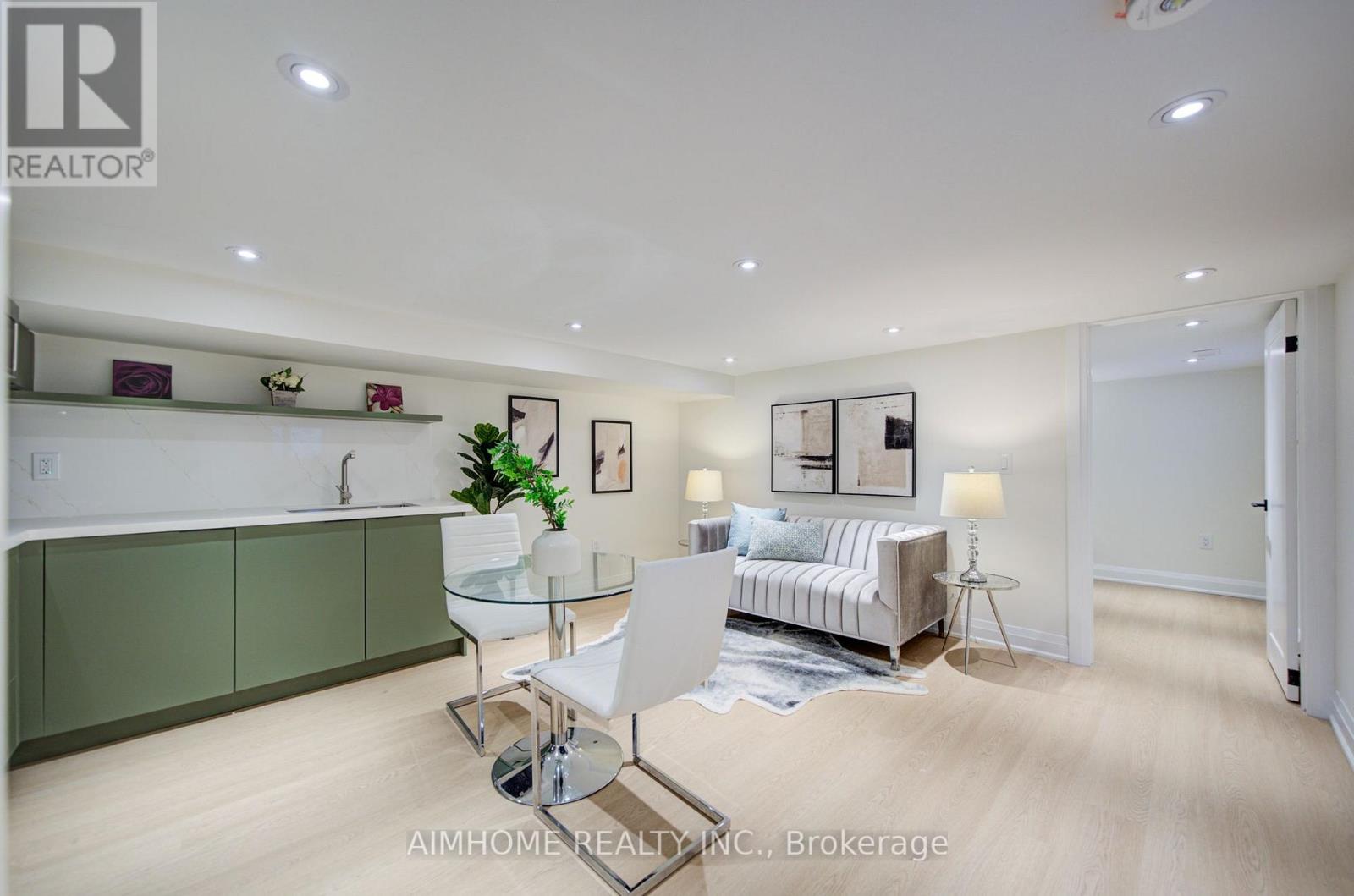 110 Bastedo Avenue, Toronto, Ontario  M4C 3N1 - Photo 29 - E13789740