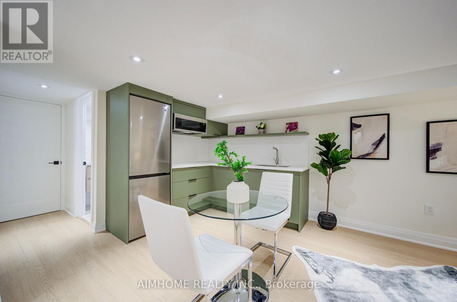 110 Bastedo Avenue, Toronto, Ontario  M4C 3N1 - Photo 30 - E13789740