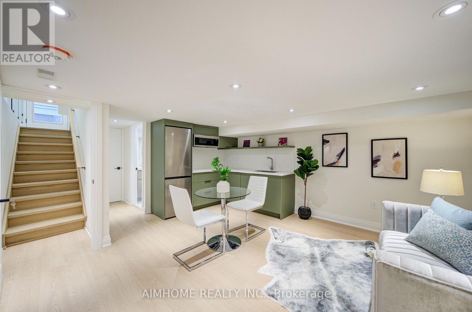 110 Bastedo Avenue, Toronto, Ontario  M4C 3N1 - Photo 31 - E13789740