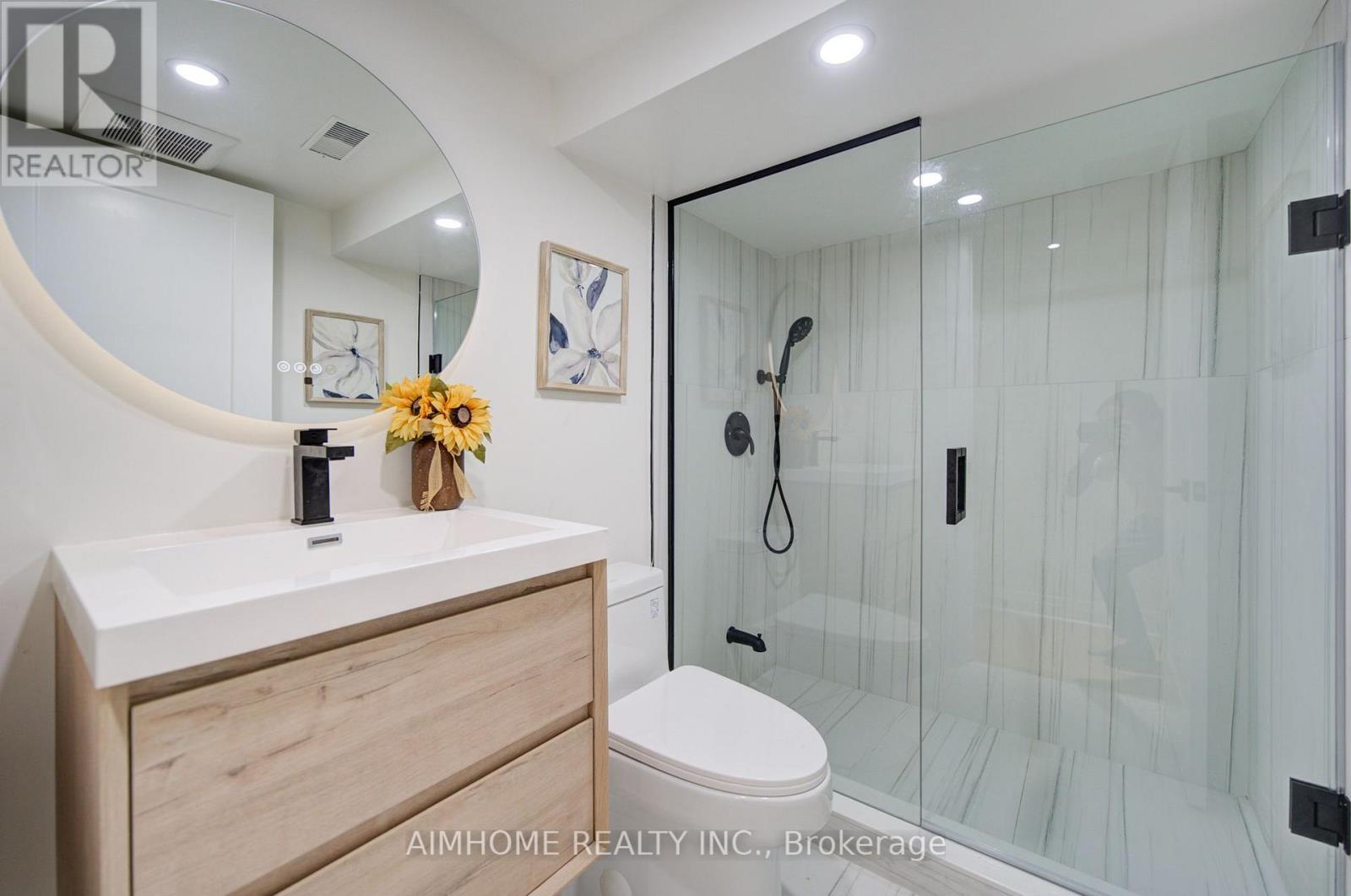 110 Bastedo Avenue, Toronto, Ontario  M4C 3N1 - Photo 32 - E13789740