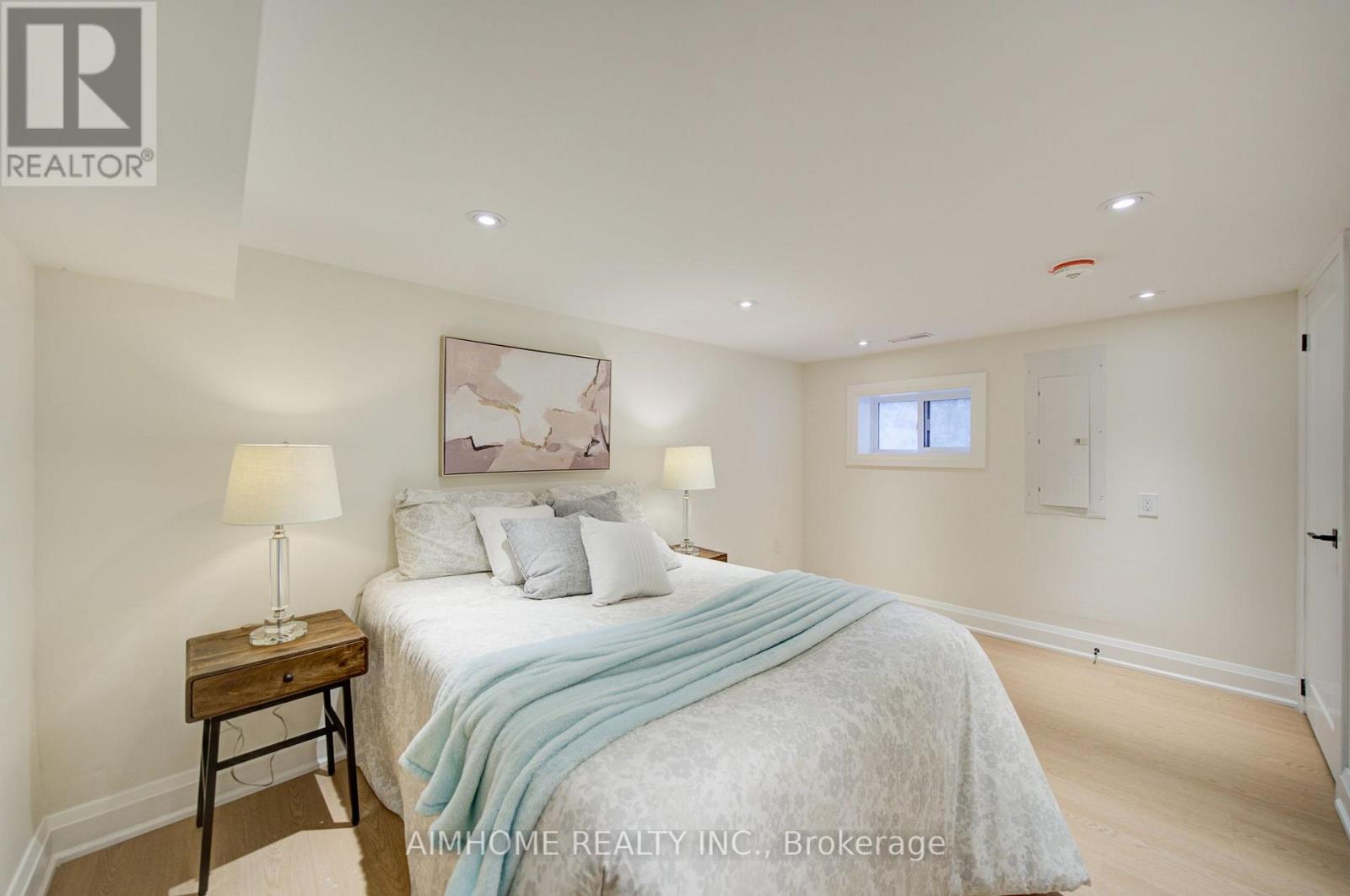 110 Bastedo Avenue, Toronto, Ontario  M4C 3N1 - Photo 33 - E13789740