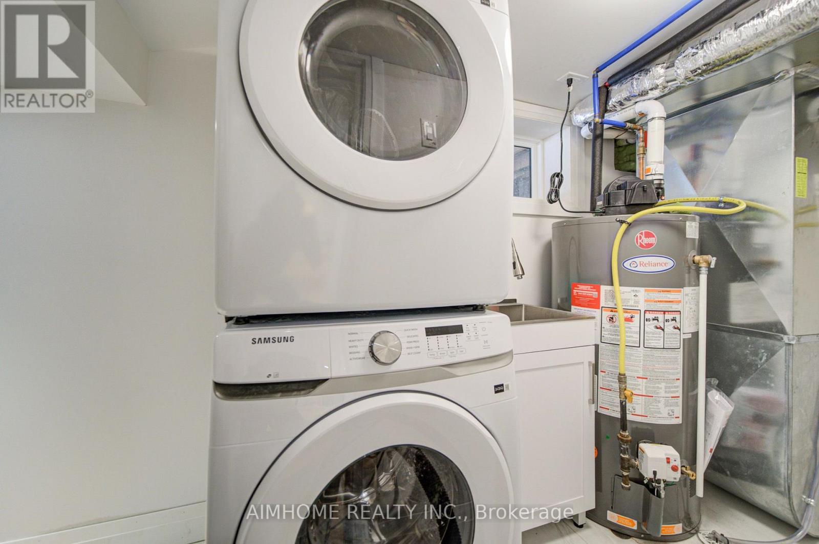 110 Bastedo Avenue, Toronto, Ontario  M4C 3N1 - Photo 34 - E13789740