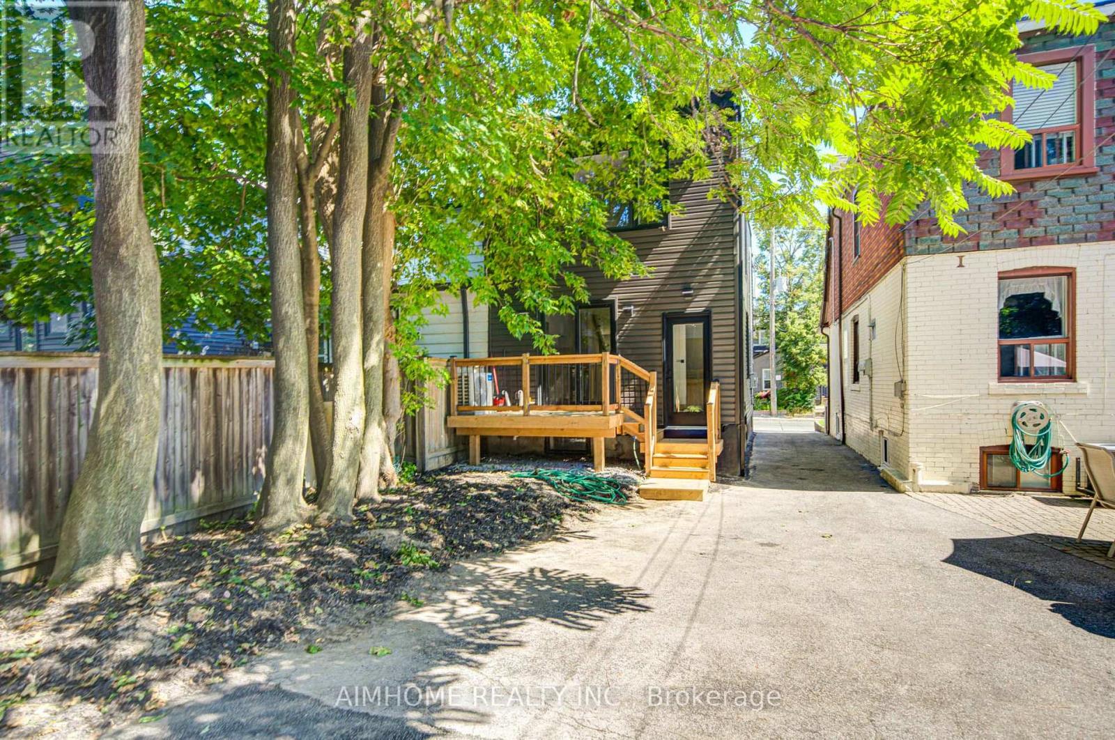 110 Bastedo Avenue, Toronto, Ontario  M4C 3N1 - Photo 35 - E13789740