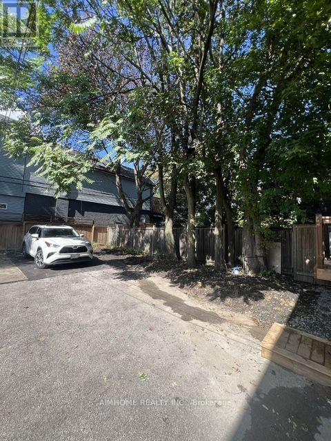 110 Bastedo Avenue, Toronto, Ontario  M4C 3N1 - Photo 36 - E13789740