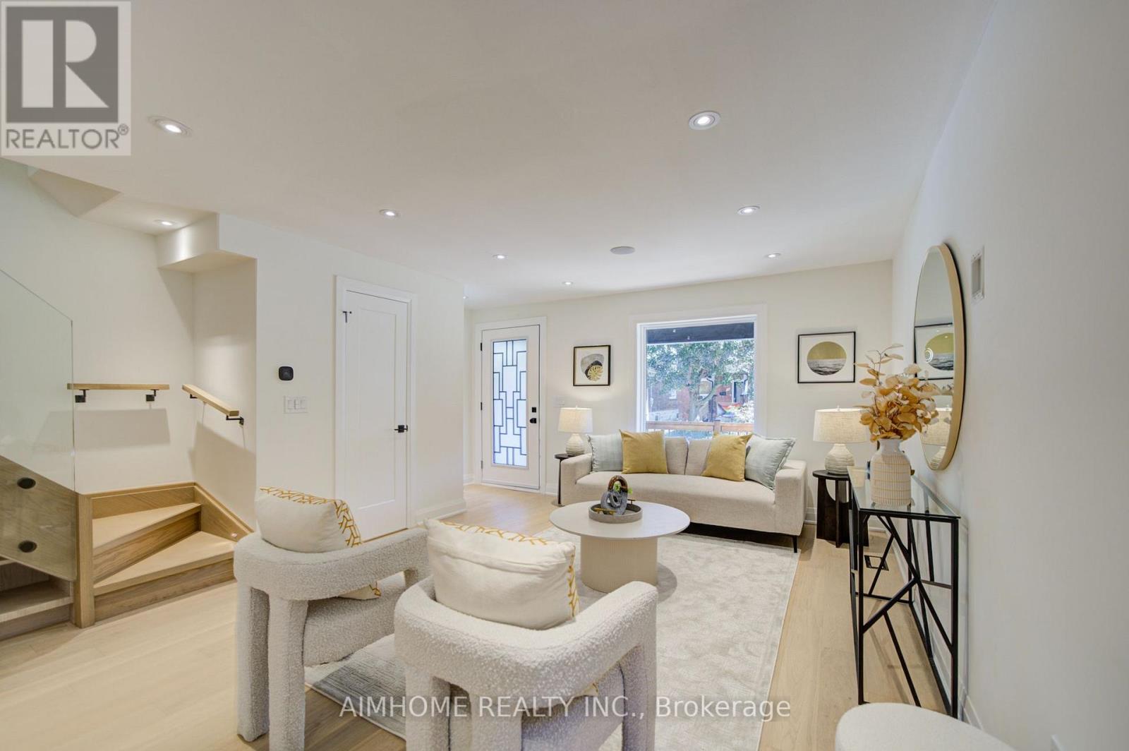 110 Bastedo Avenue, Toronto, Ontario  M4C 3N1 - Photo 7 - E13789740