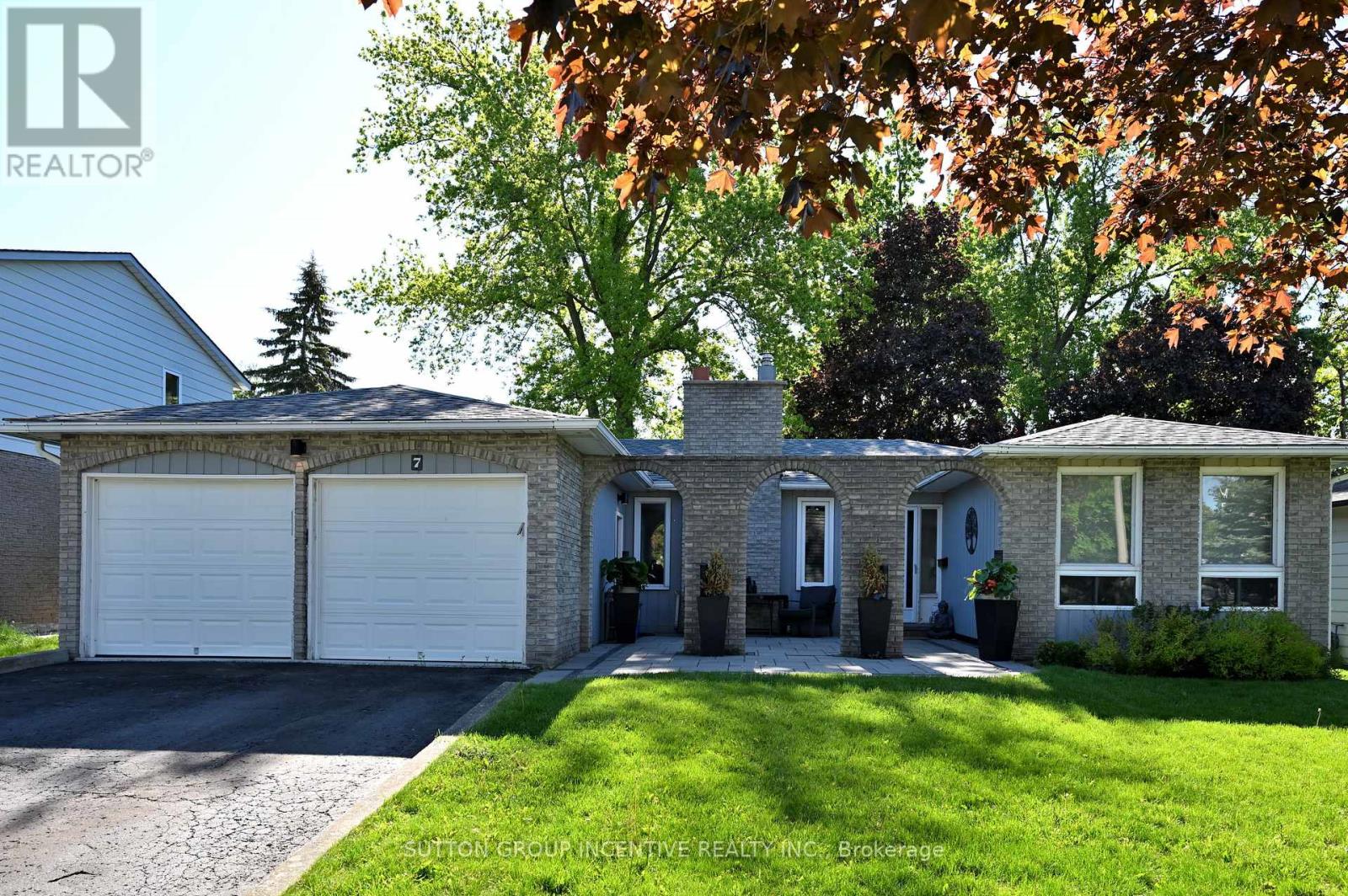 7 HURON STREET, barrie (north shore), Ontario