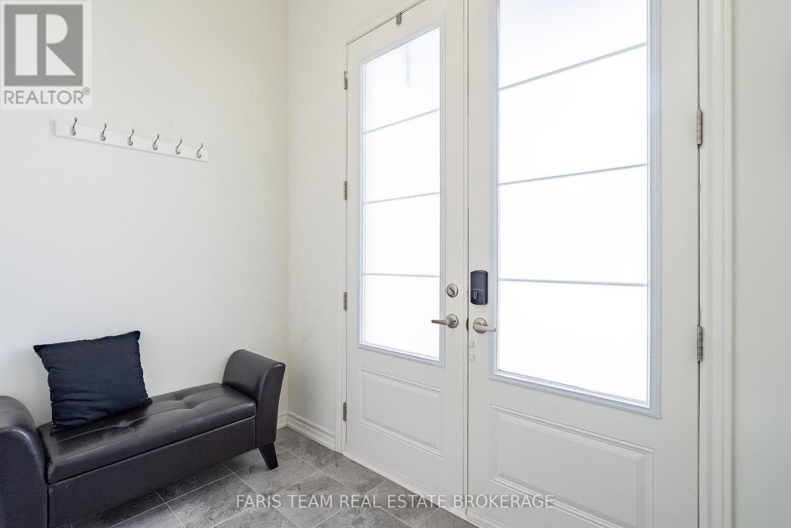 24 Sassafras Road, Springwater (Midhurst), Ontario  L9X 2C6 - Photo 5 - S13789746