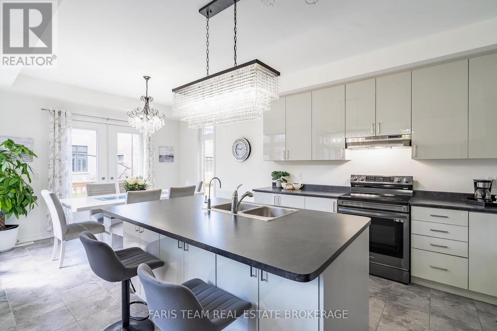24 Sassafras Road, Springwater (Midhurst), Ontario  L9X 2C6 - Photo 6 - S13789746