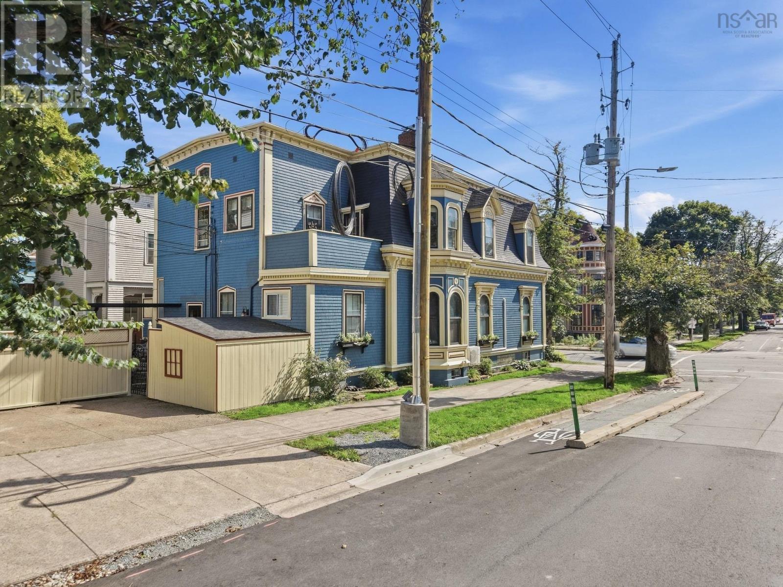 5691 Inglis Street photo 2