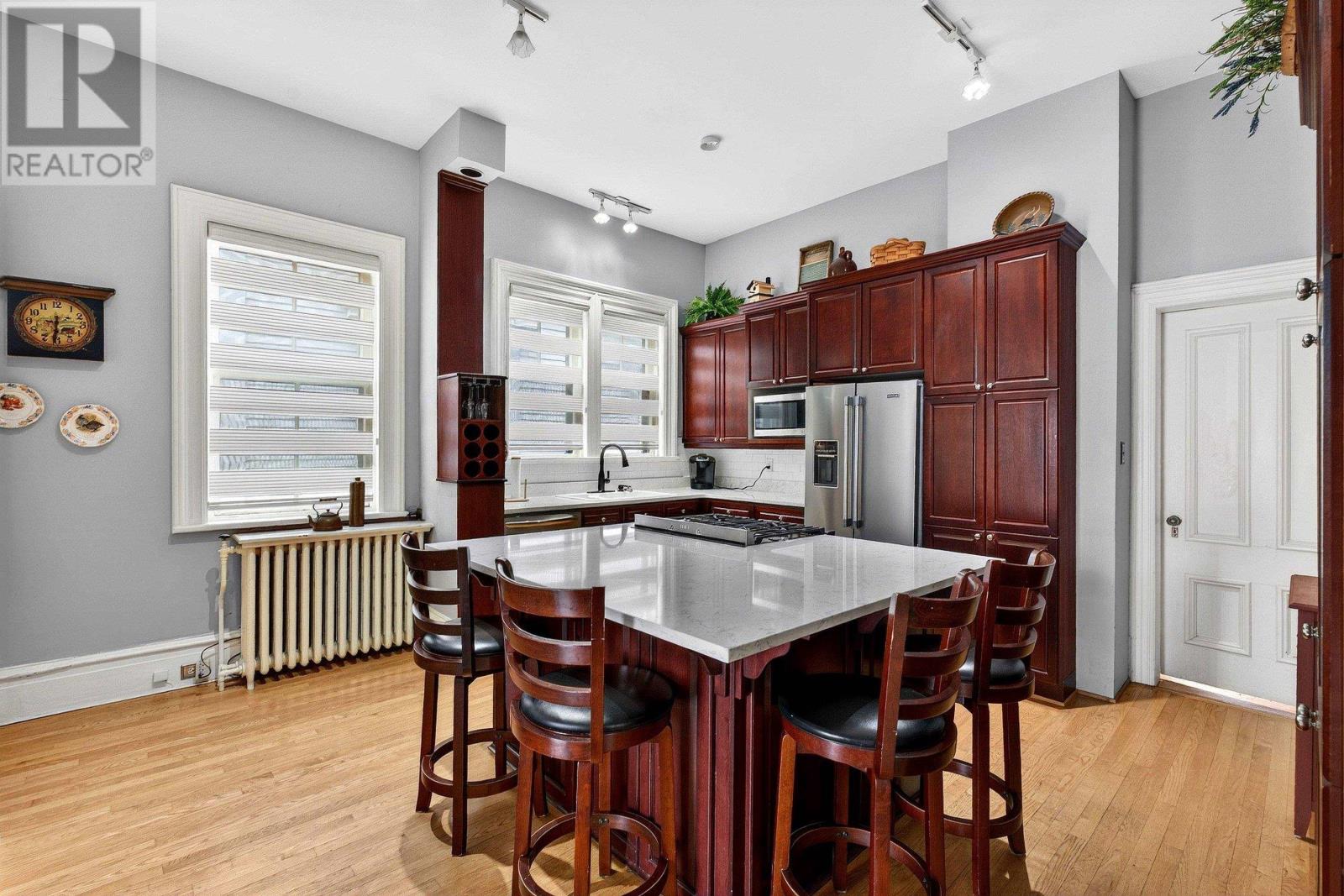 5691 Inglis Street photo 16
