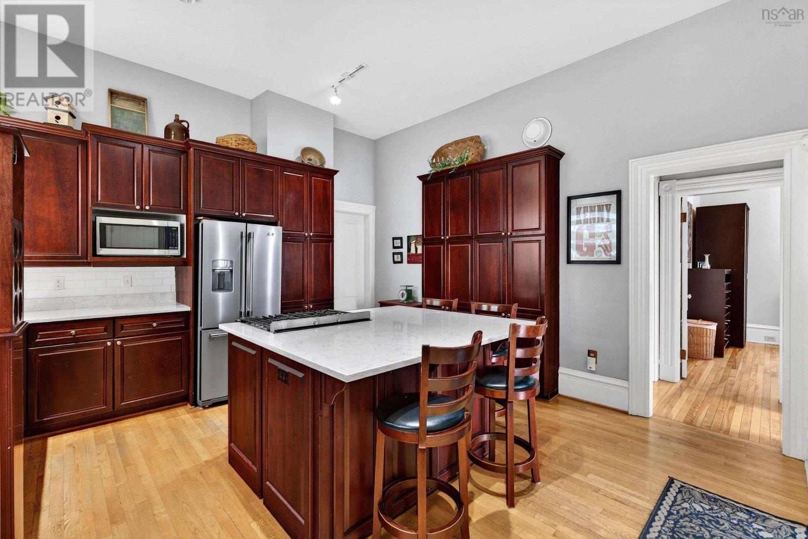 5691 Inglis Street photo 17