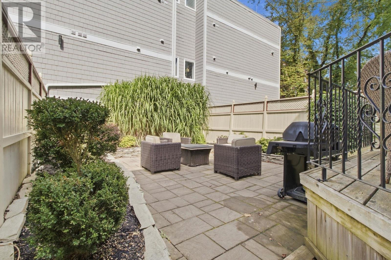 5691 Inglis Street photo 31