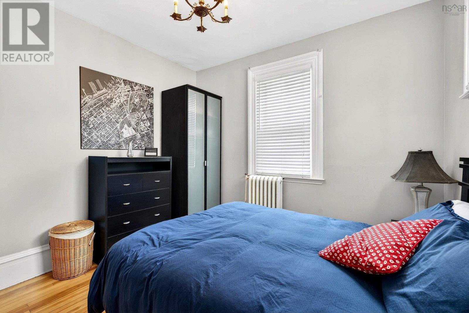 5691 Inglis Street photo 28
