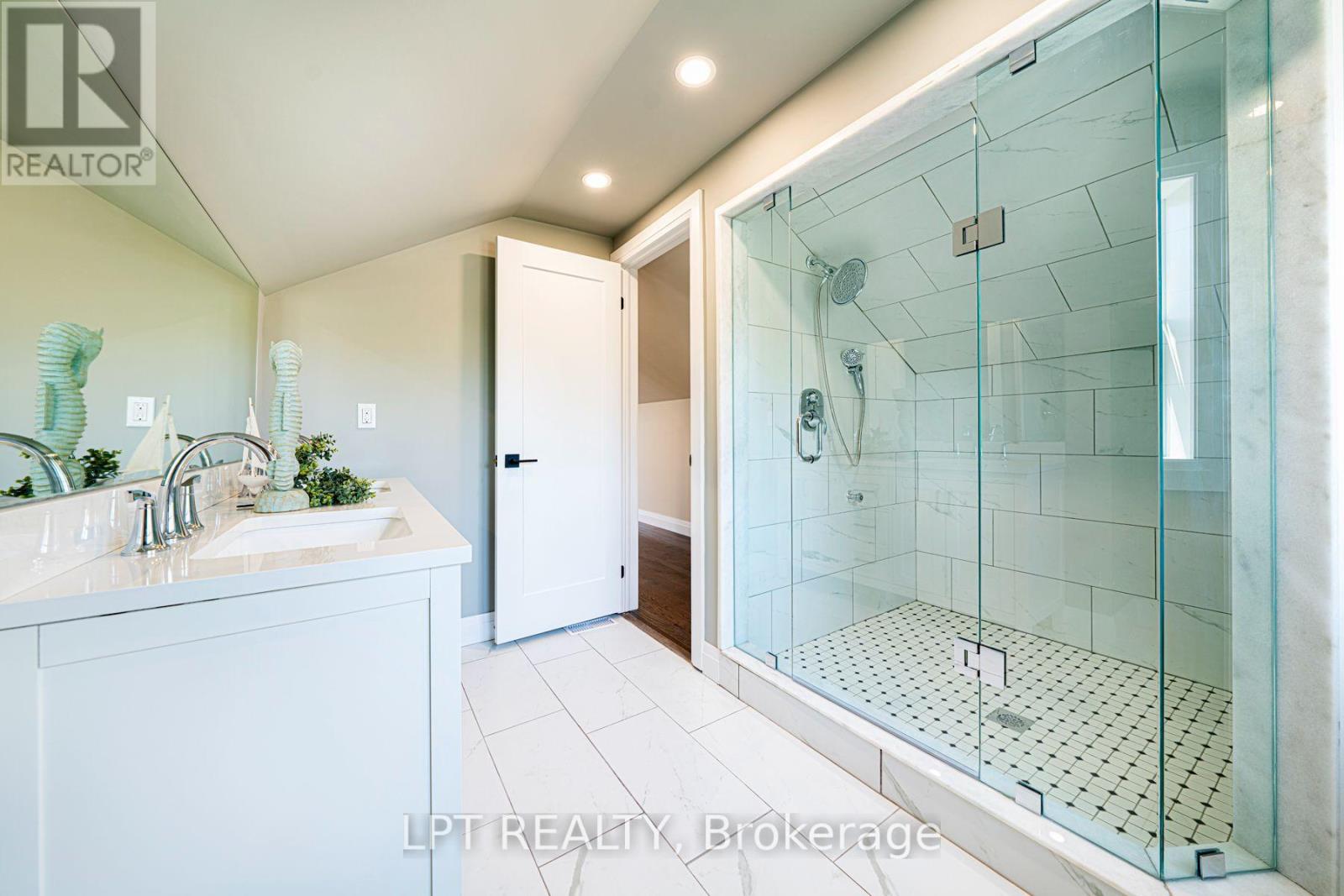 549 Lake Drive E, Georgina, Ontario  L0E 1S0 - Photo 24 - N13784286