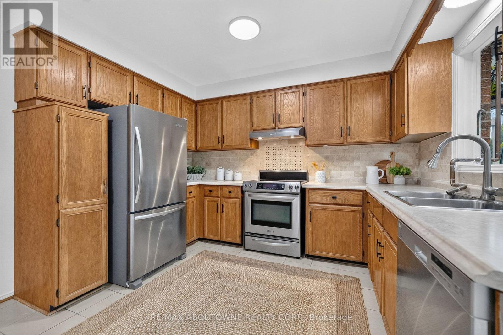 1191 Carlo Court, Mississauga (Rathwood), Ontario  L4W 3N6 - Photo 13 - W13789670