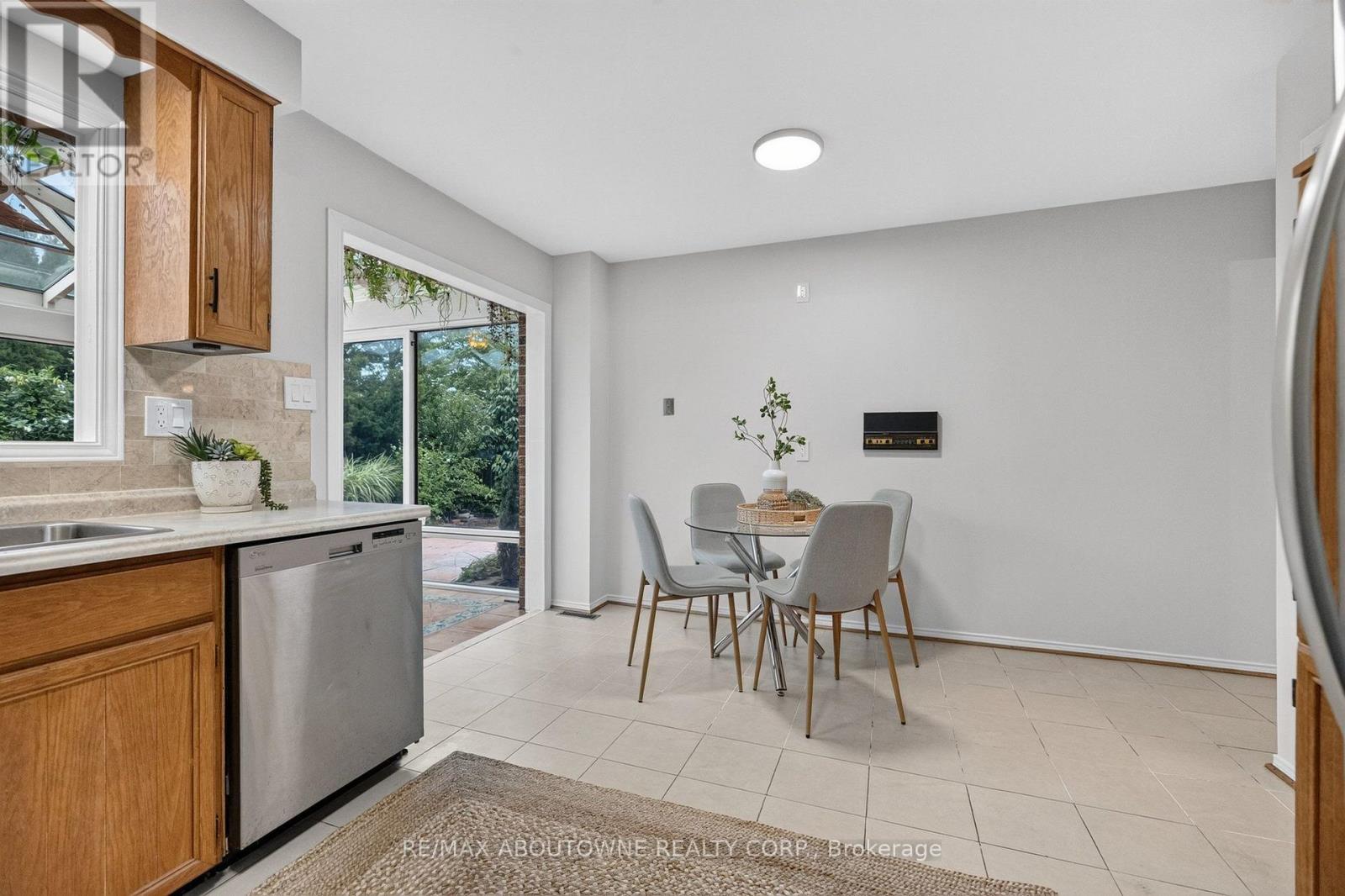 1191 Carlo Court, Mississauga (Rathwood), Ontario  L4W 3N6 - Photo 15 - W13789670