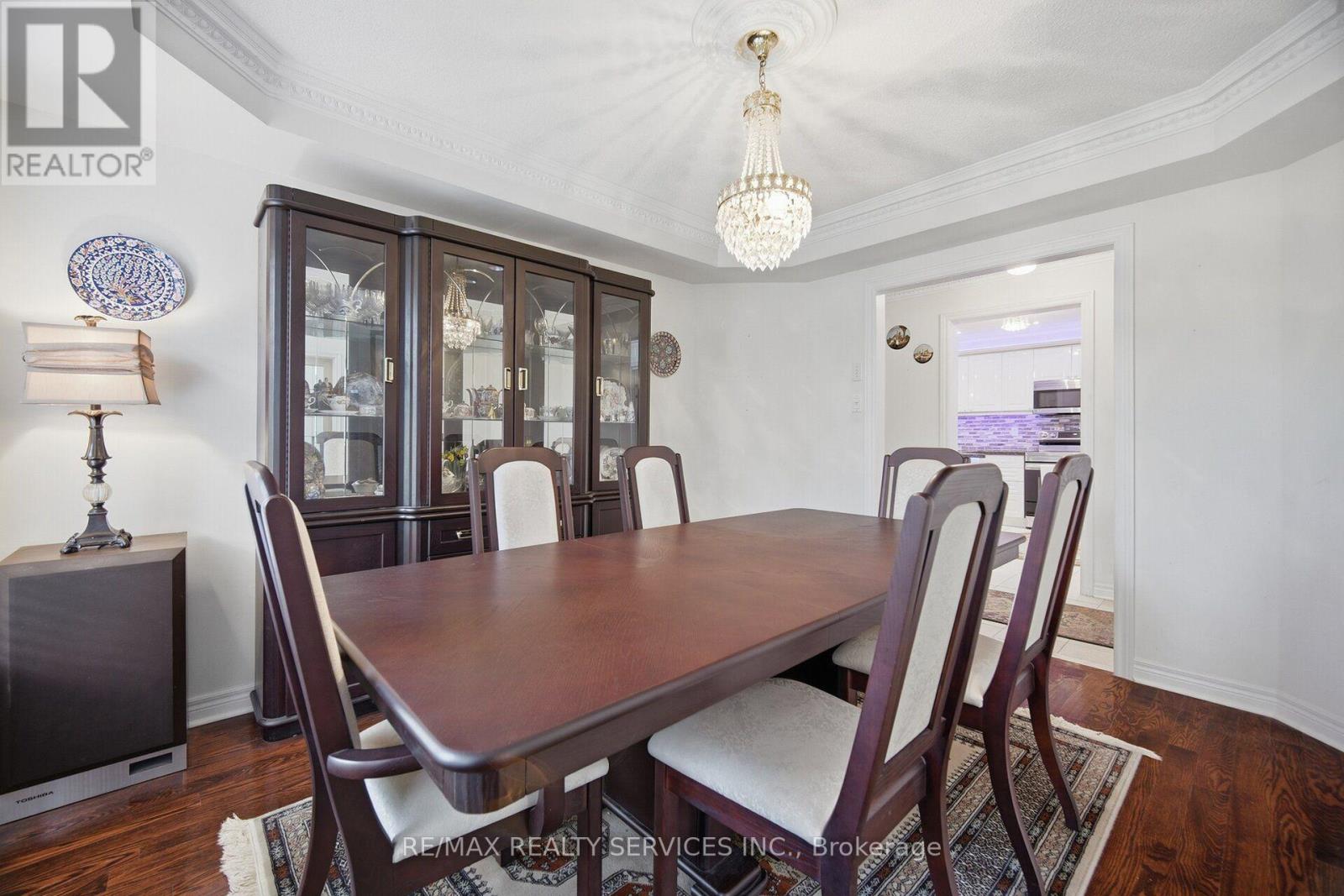 8 Riverbank Road, Brampton, Ontario  L6R 2H6 - Photo 12 - W13789744