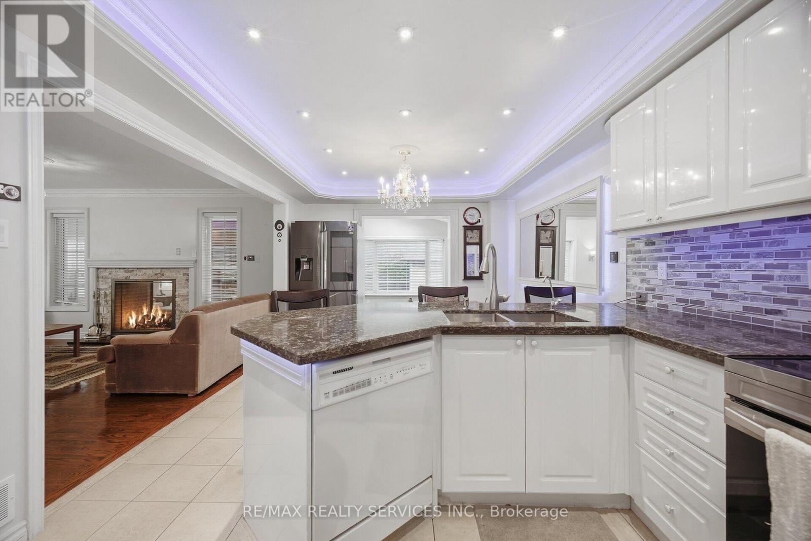 8 Riverbank Road, Brampton, Ontario  L6R 2H6 - Photo 16 - W13789744