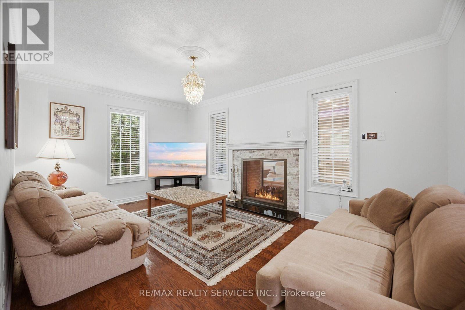 8 Riverbank Road, Brampton, Ontario  L6R 2H6 - Photo 18 - W13789744