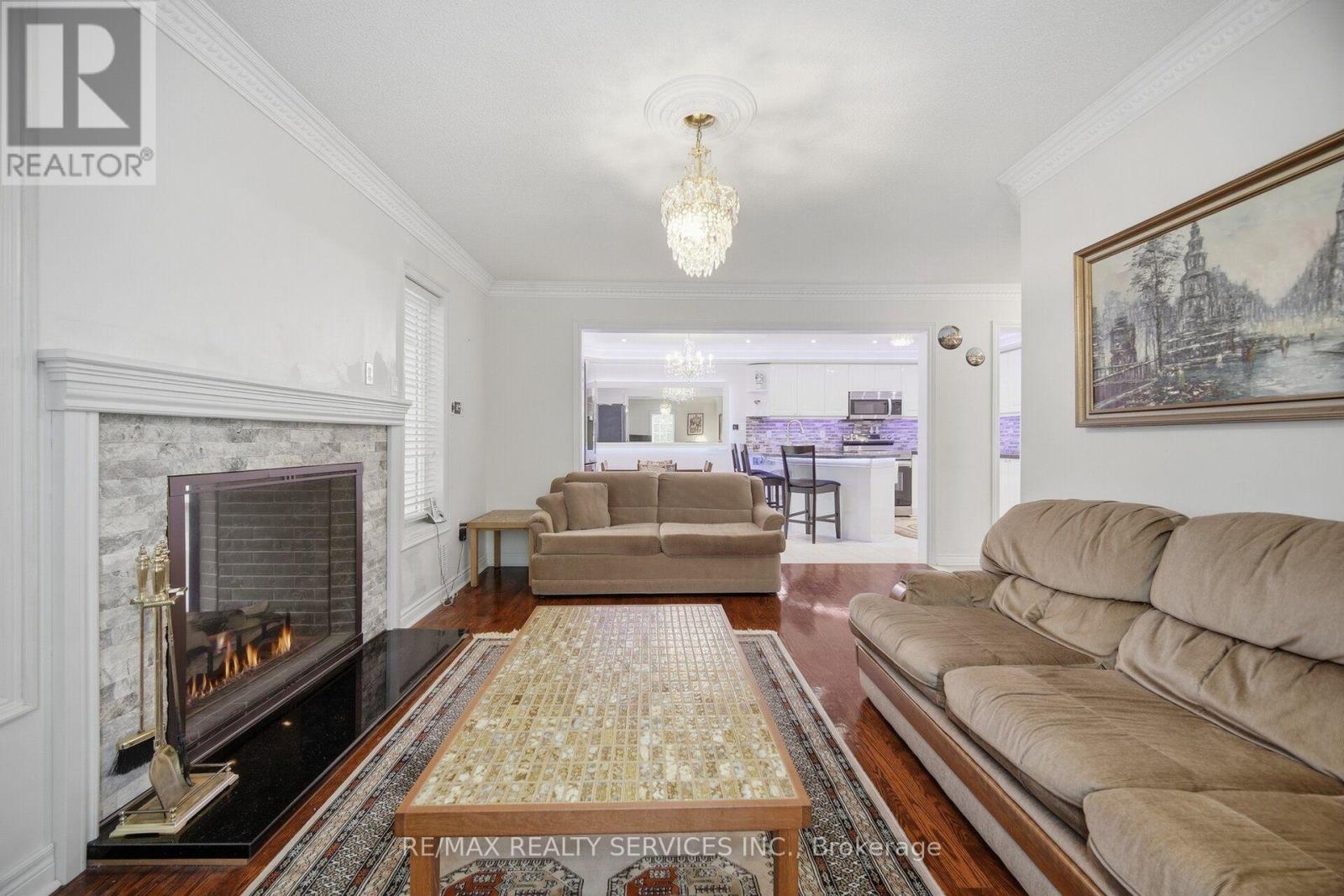 8 Riverbank Road, Brampton, Ontario  L6R 2H6 - Photo 19 - W13789744