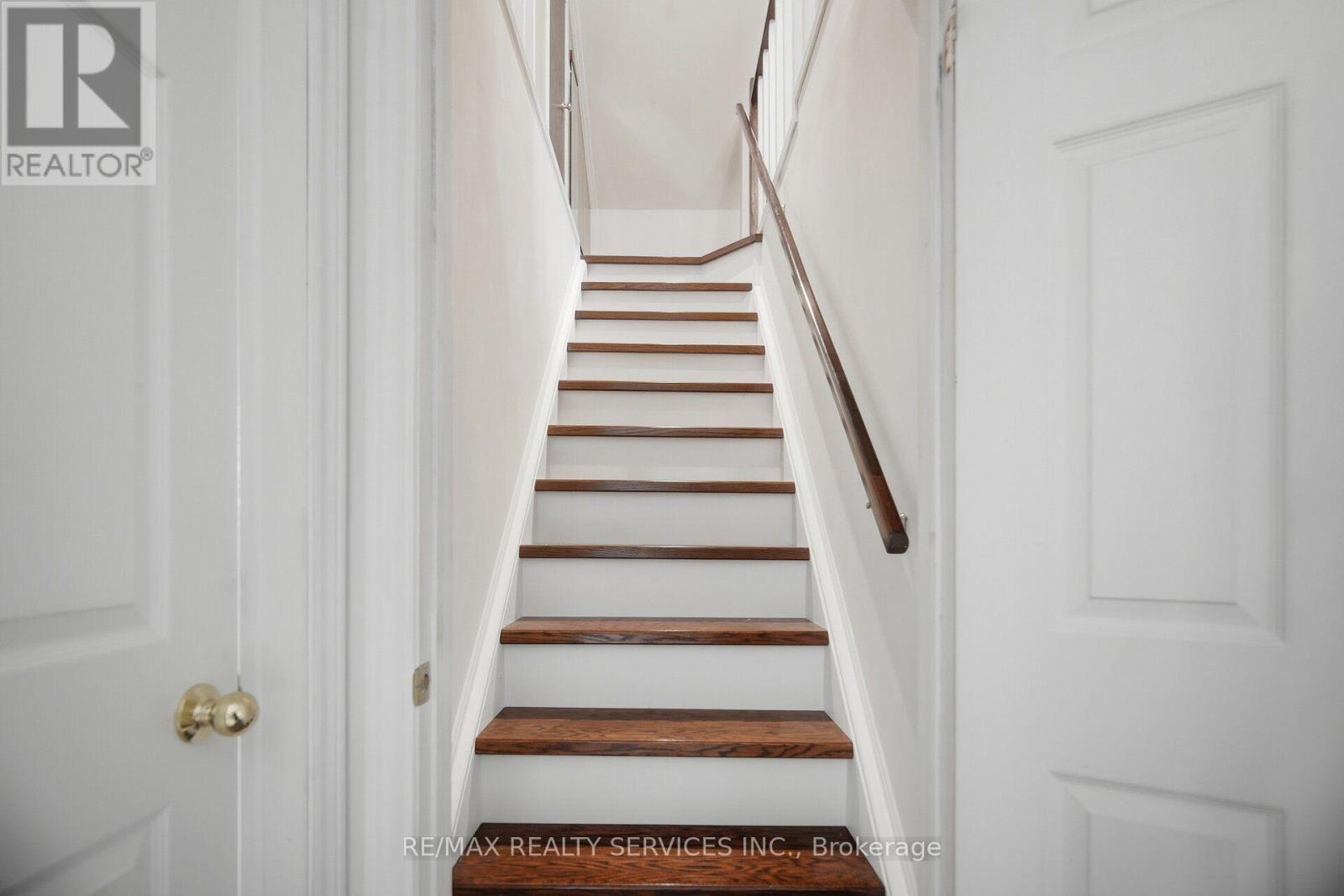 8 Riverbank Road, Brampton, Ontario  L6R 2H6 - Photo 36 - W13789744