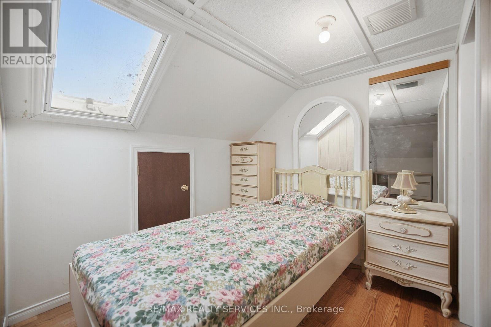 8 Riverbank Road, Brampton, Ontario  L6R 2H6 - Photo 37 - W13789744