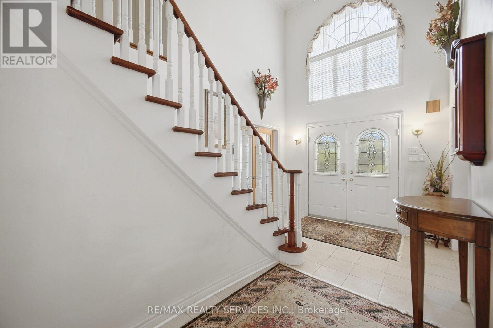 8 Riverbank Road, Brampton, Ontario  L6R 2H6 - Photo 7 - W13789744
