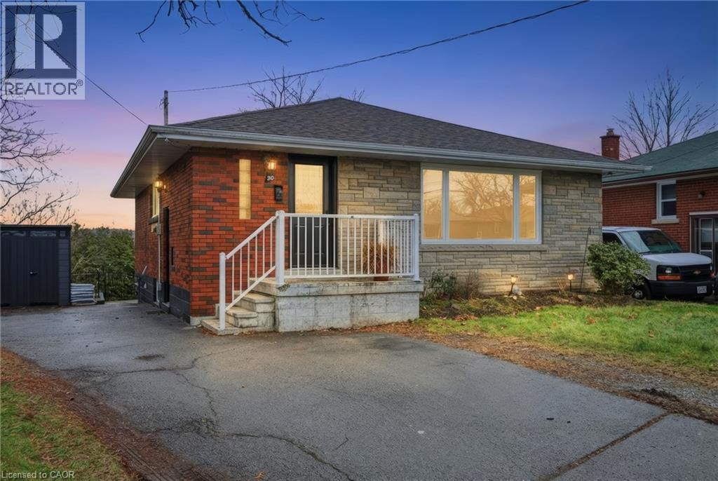 20 Nelligan Place, Hamilton, Ontario  L8K 4X7 - Photo 1 - 40863875