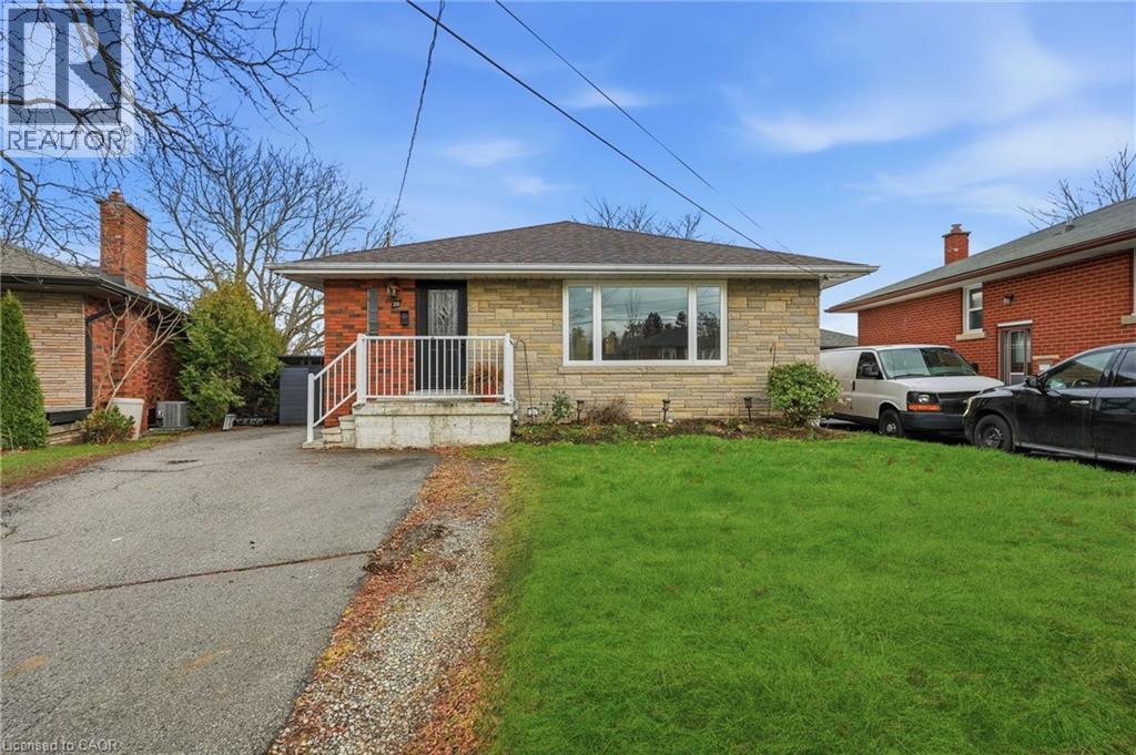 20 Nelligan Place, Hamilton, Ontario  L8K 4X7 - Photo 2 - 40863875